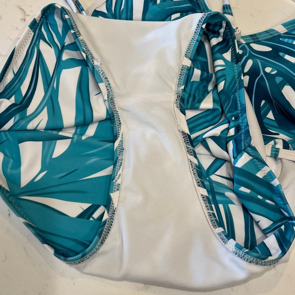 Cupshe Tropical Leaf Print One Piece Swimsuit Adjustable Straps NWT Size S - Picture 5 of 10